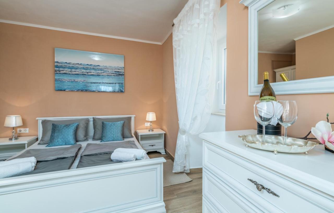 Holiday House Serenity Malinska Bagian luar foto