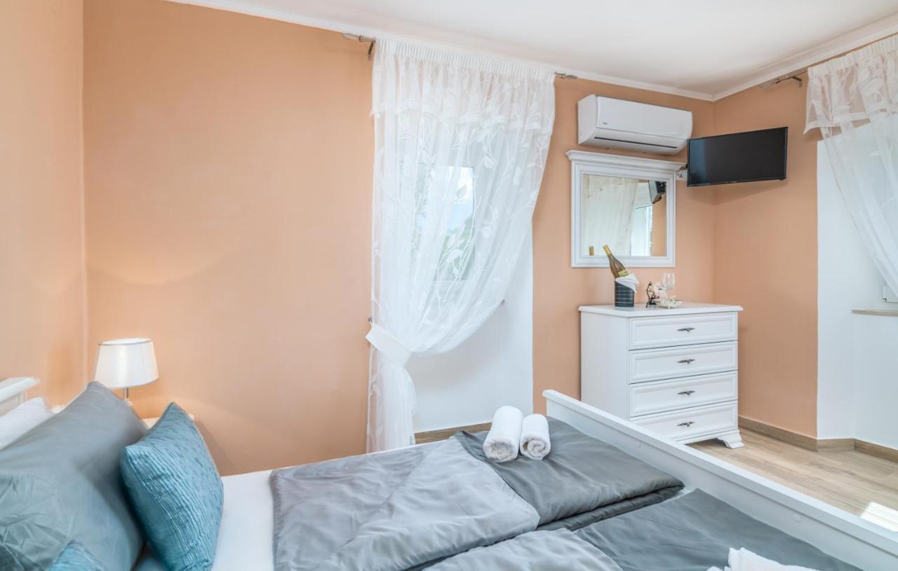 Holiday House Serenity Malinska Bagian luar foto