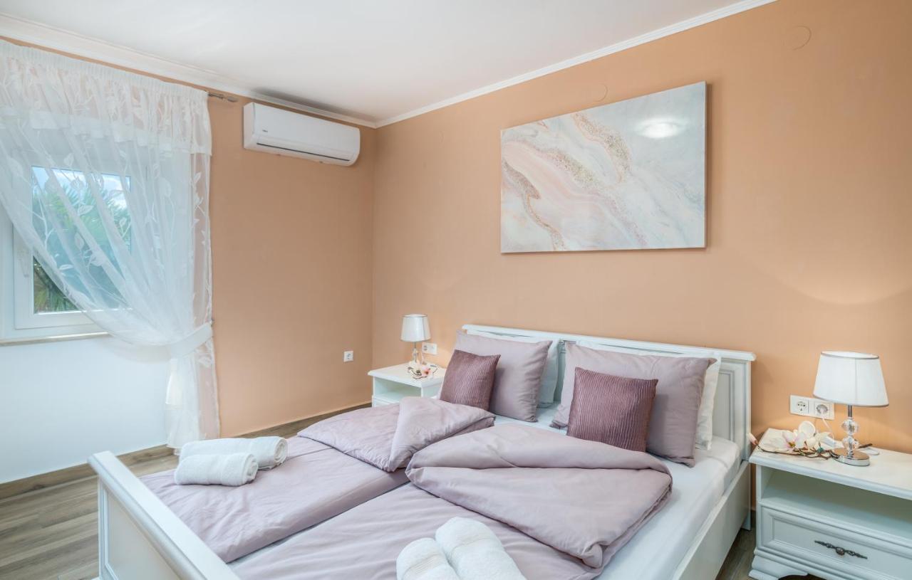 Holiday House Serenity Malinska Bagian luar foto